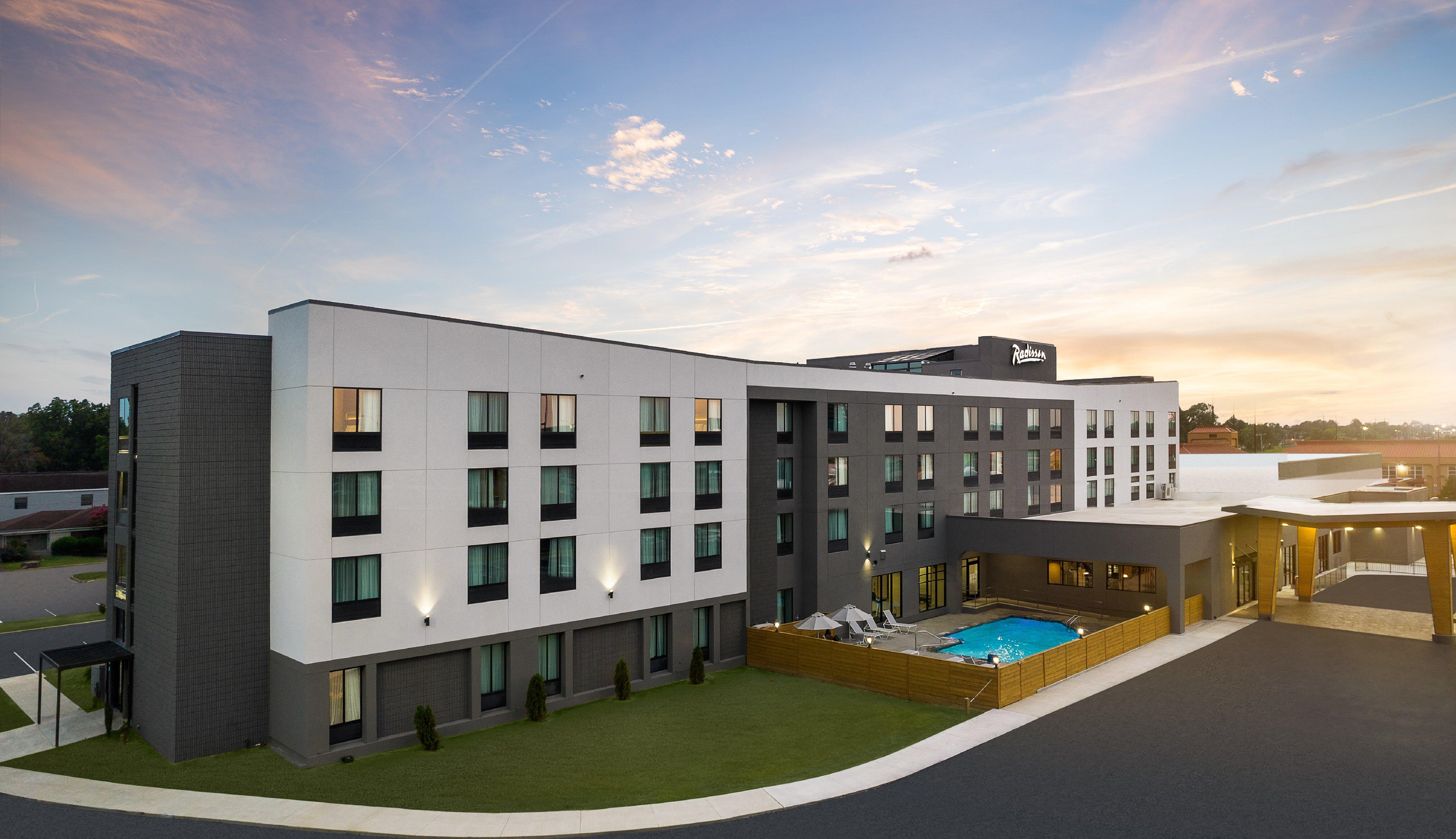 Radisson Hotel West Memphis Bagian luar foto