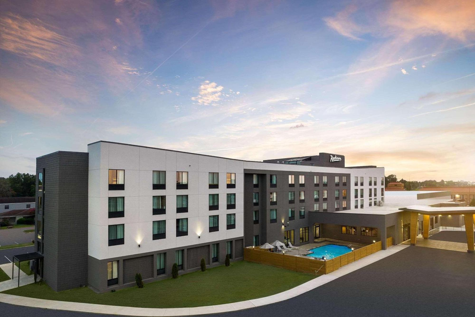 Radisson Hotel West Memphis Bagian luar foto