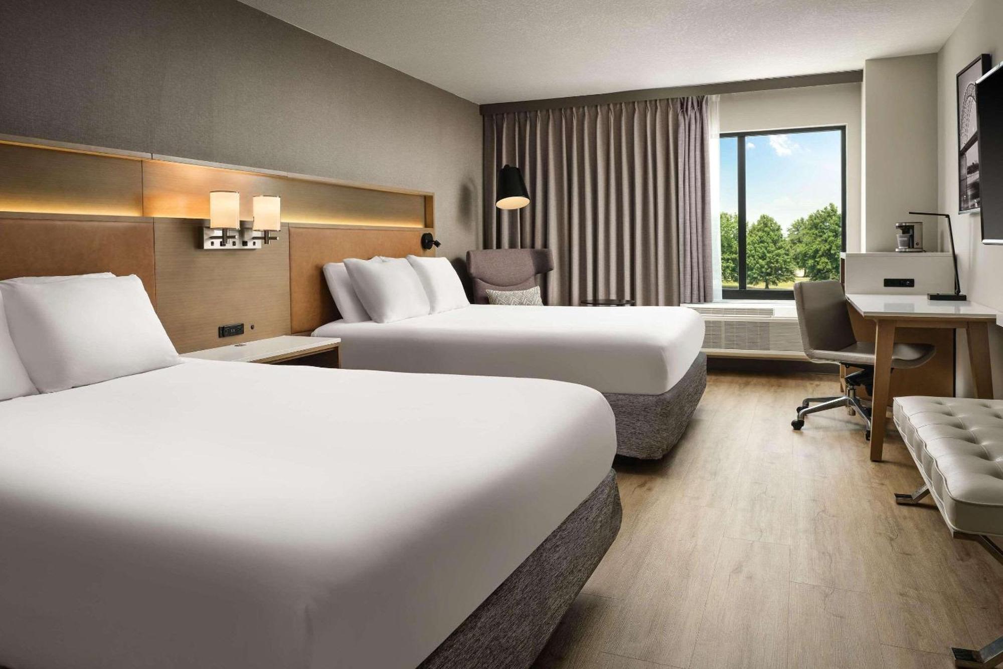 Radisson Hotel West Memphis Bagian luar foto