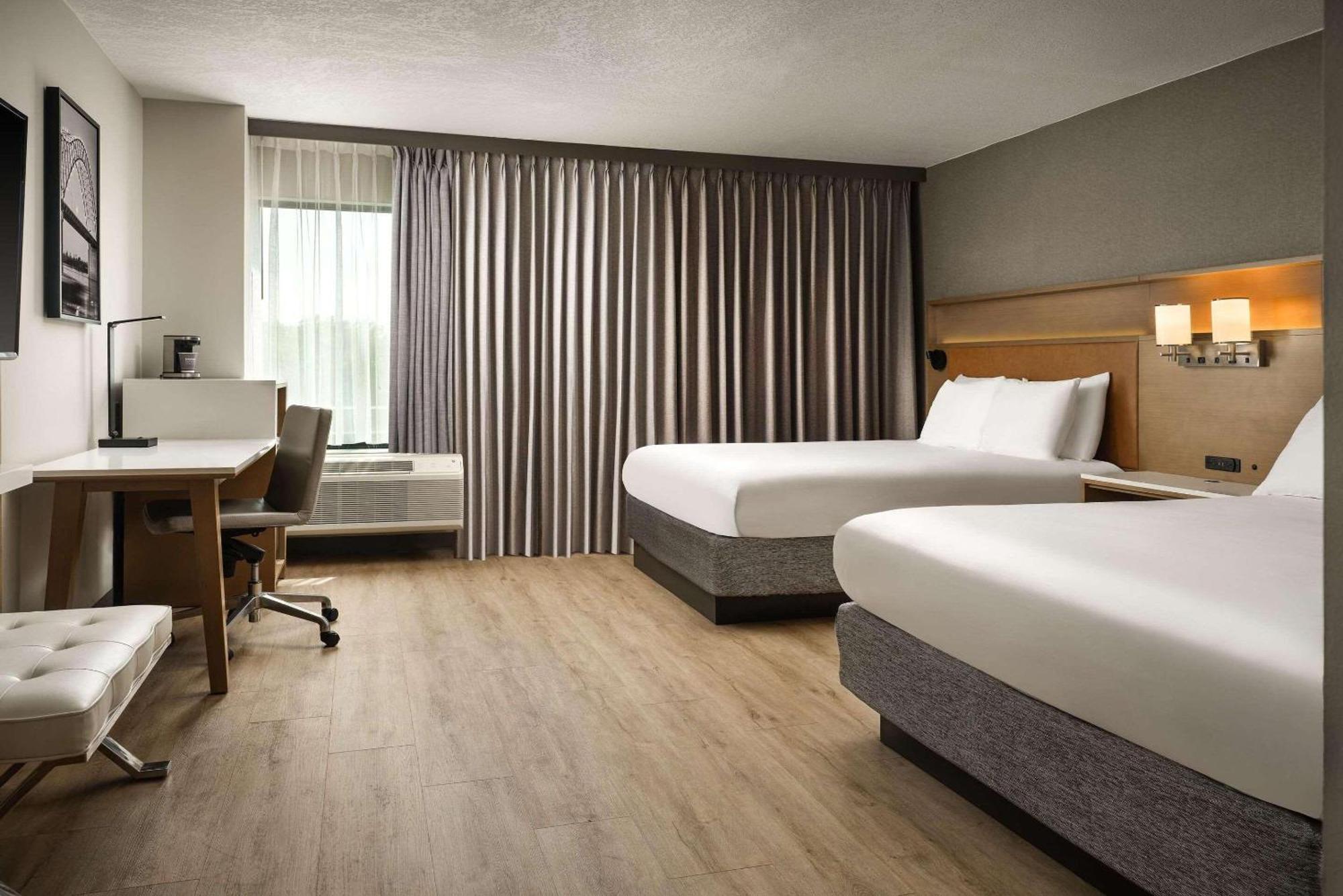 Radisson Hotel West Memphis Bagian luar foto