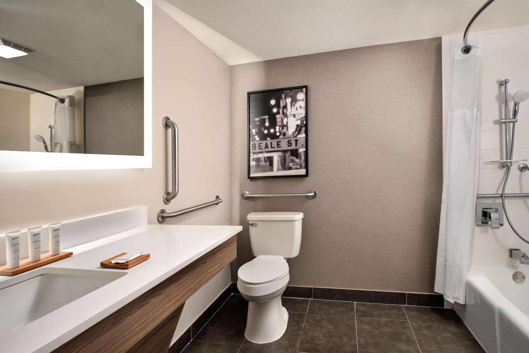 Radisson Hotel West Memphis Bagian luar foto