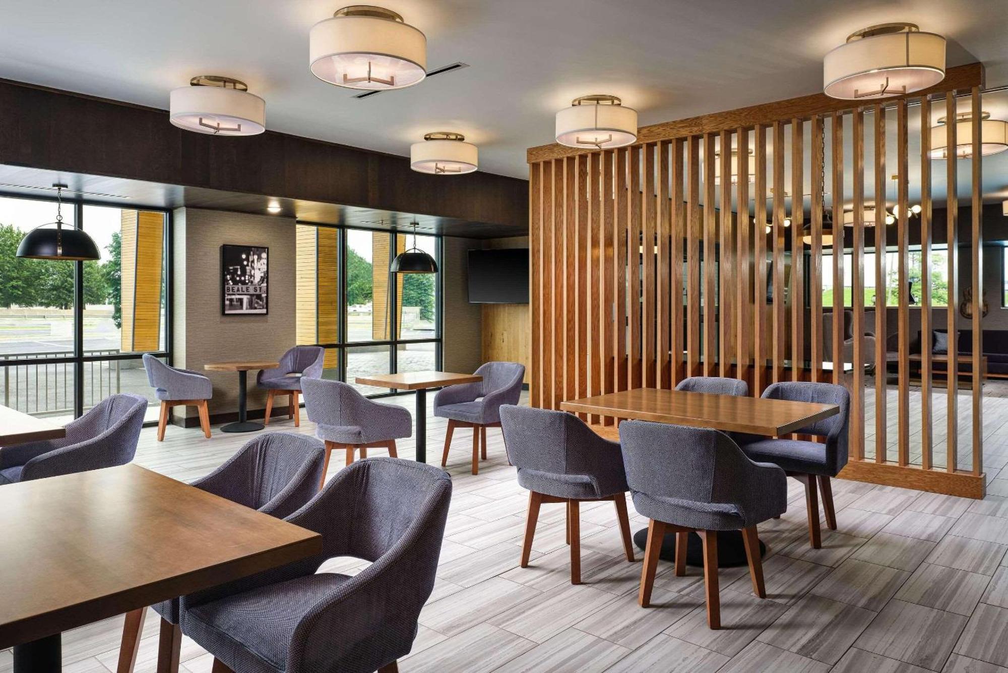 Radisson Hotel West Memphis Bagian luar foto