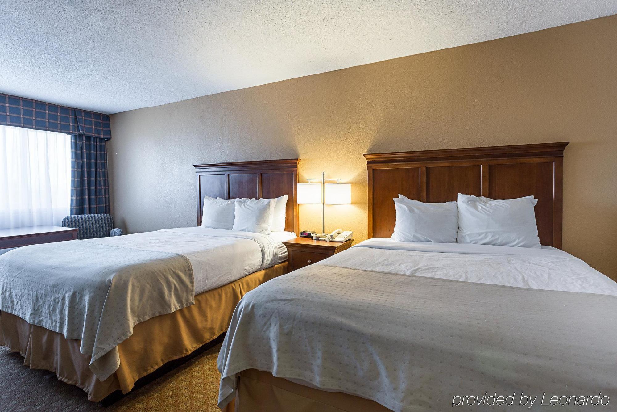 Radisson Hotel West Memphis Bagian luar foto