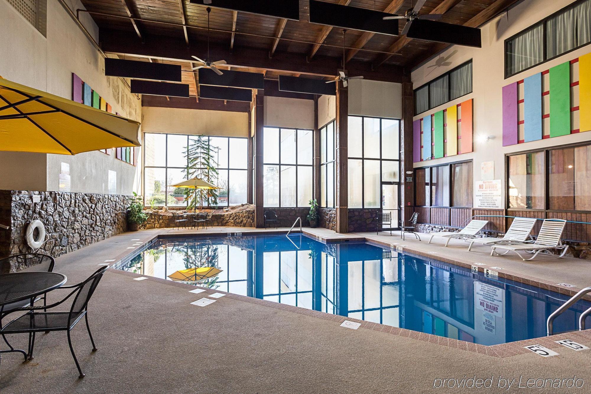 Radisson Hotel West Memphis Bagian luar foto