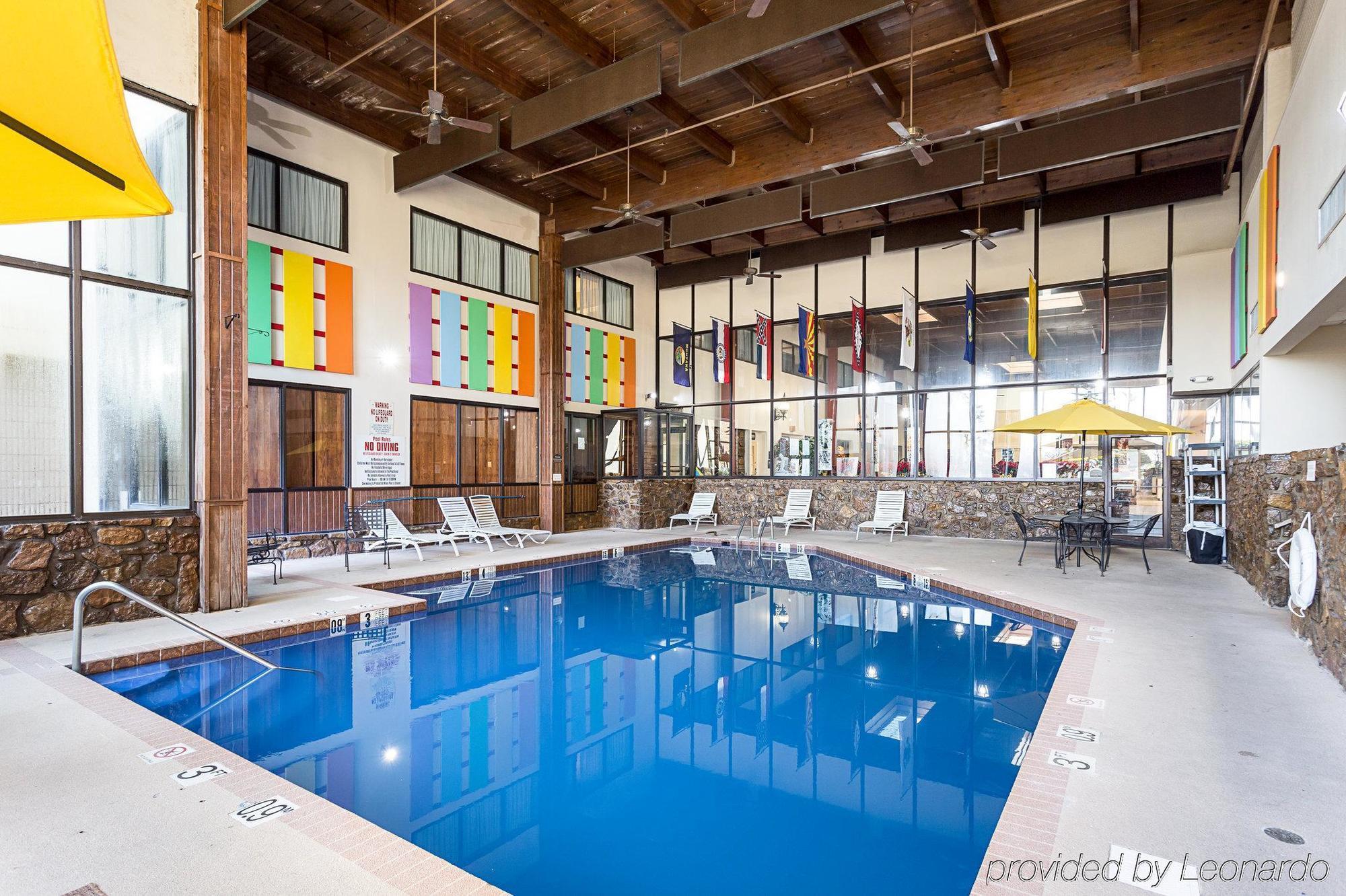 Radisson Hotel West Memphis Bagian luar foto